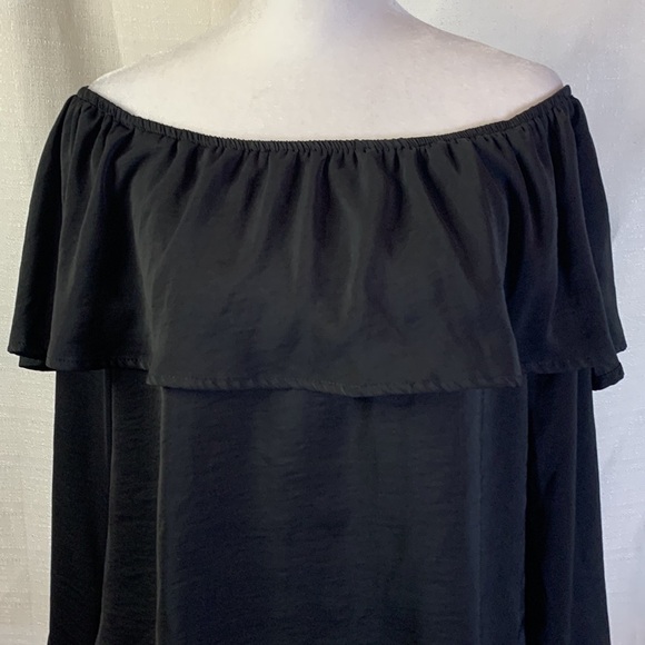 Honey Punch Black Off the Shoulder Blouse - Picture 3 of 10